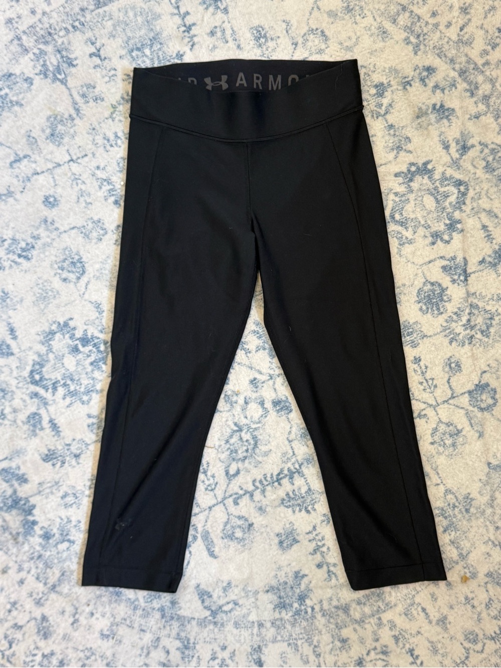 Under Armour Black Mid-Rise Capri Workout Leggings